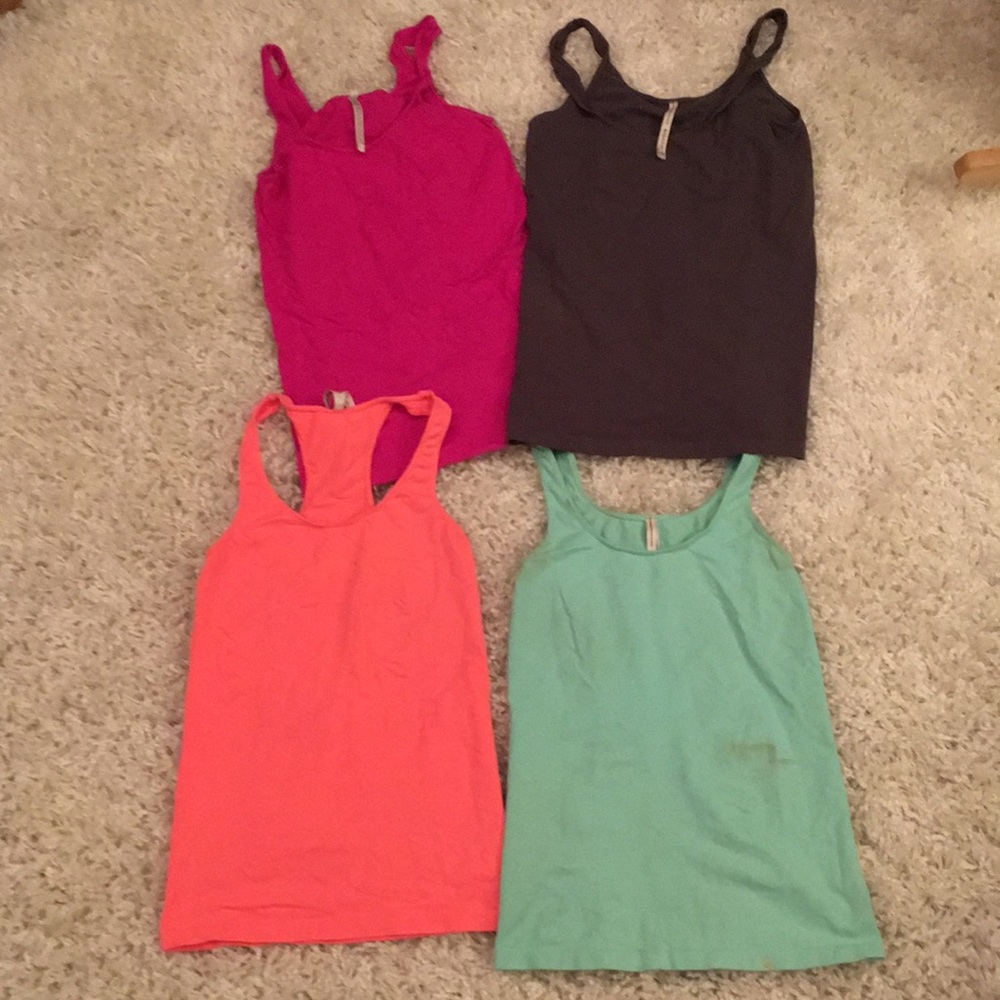 RETAIL $156 LOT OF 4 BABATON ARITZIA TANK TOPS XS